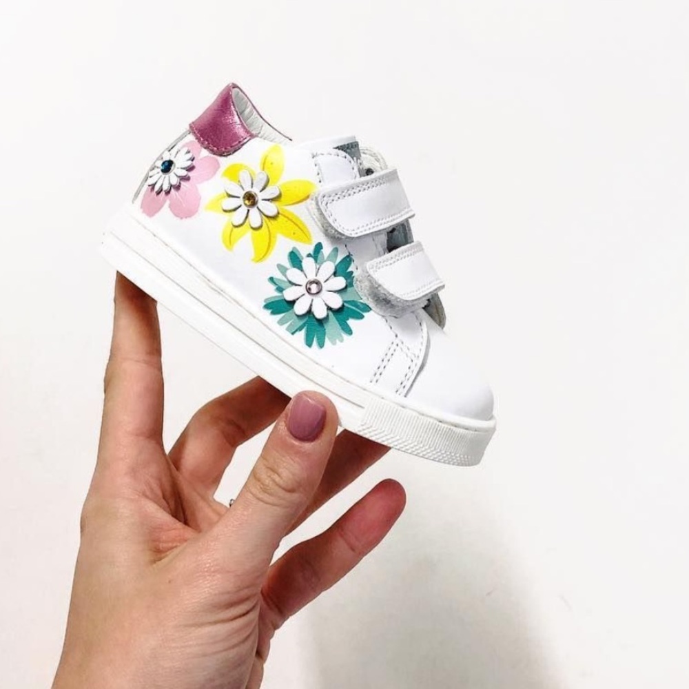 TODDLER GIRL LEATHER SNEAKER VELCRO CLOSURE FLOWER DETAILING SZ 26 (9.5 TODDLER)